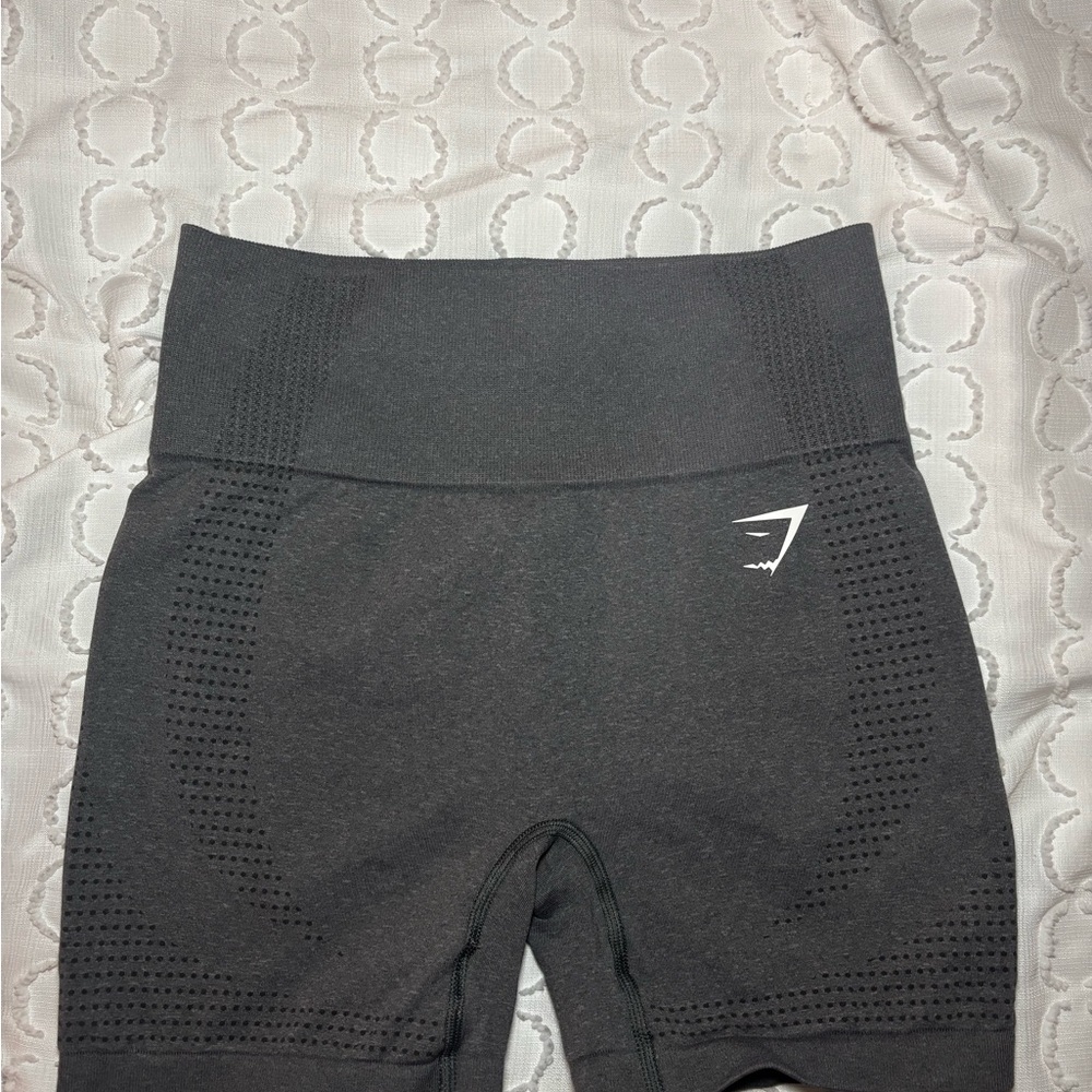 GRAY GYMSHARK SHORTS SIZE SMALL